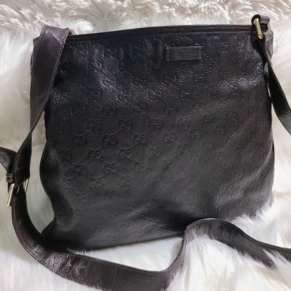 Gucci Handbags - 💯 Authentic Gucci Crossbody Bag 🍀